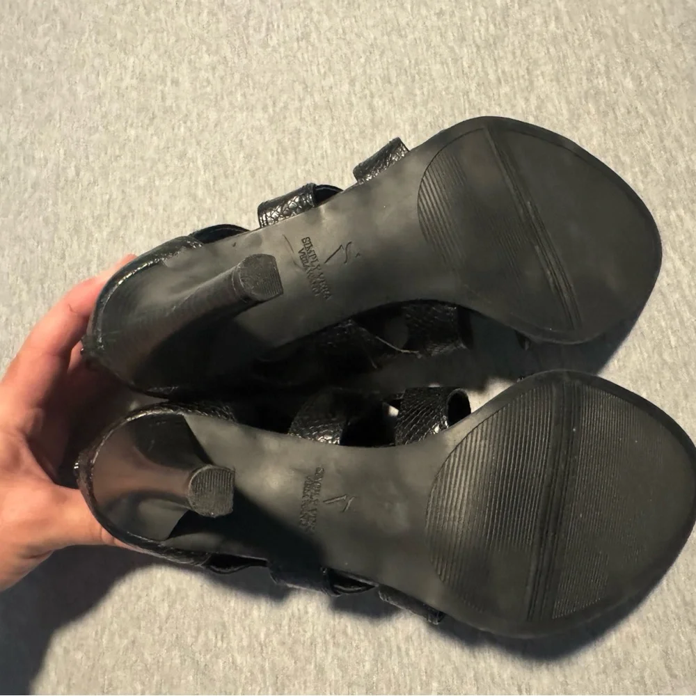 Elegant Black Strappy Heels Simply Vera By Vera Wang Size 9 - Picture 7 of 12